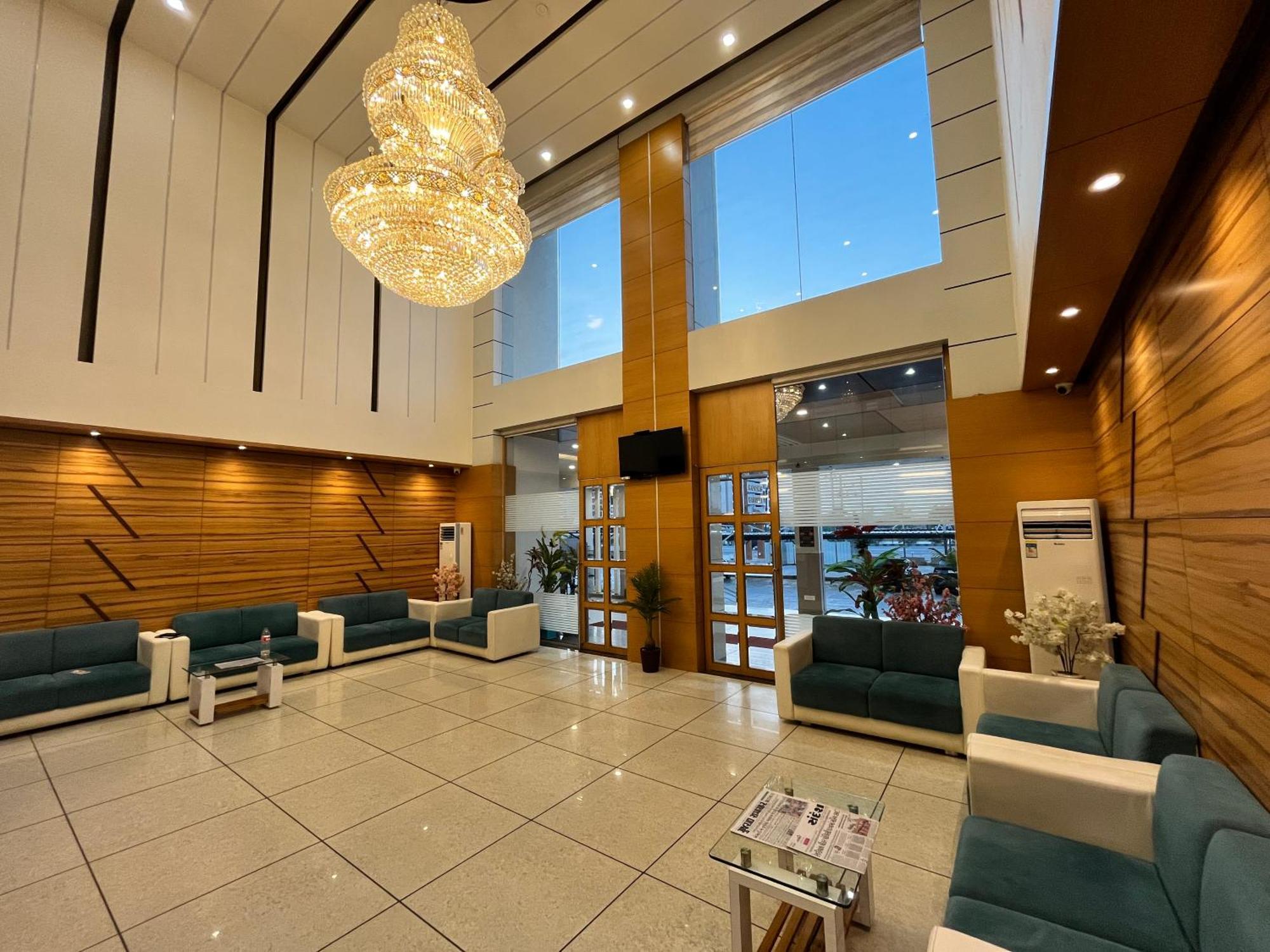 Hotel Grand Darshan Vadodara Dış mekan fotoğraf
