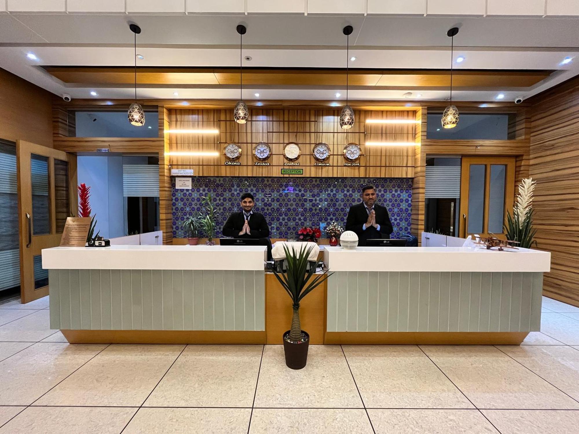 Hotel Grand Darshan Vadodara Dış mekan fotoğraf