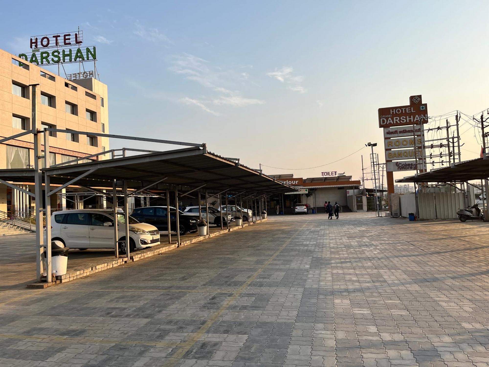 Hotel Grand Darshan Vadodara Dış mekan fotoğraf