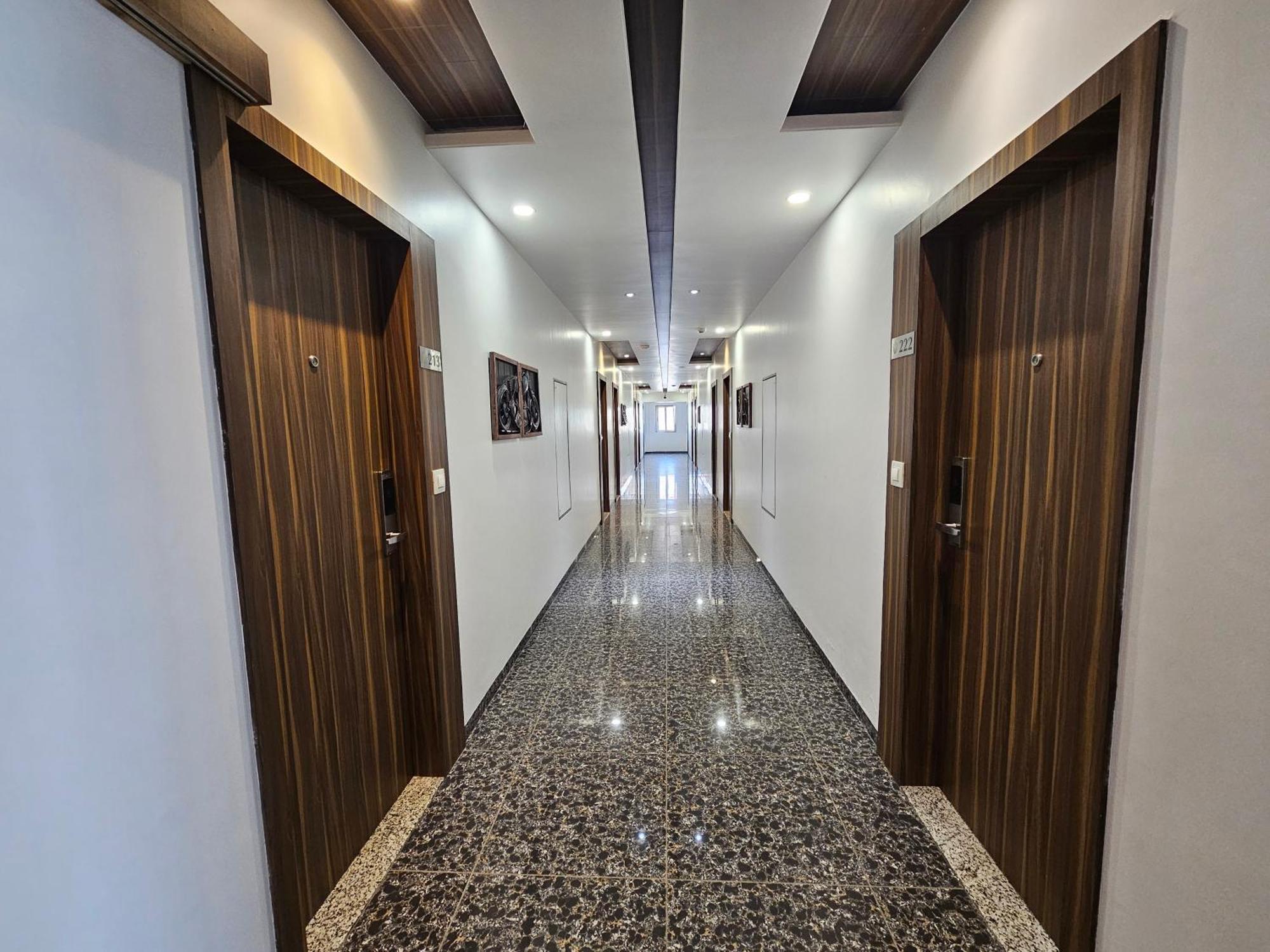 Hotel Grand Darshan Vadodara Dış mekan fotoğraf
