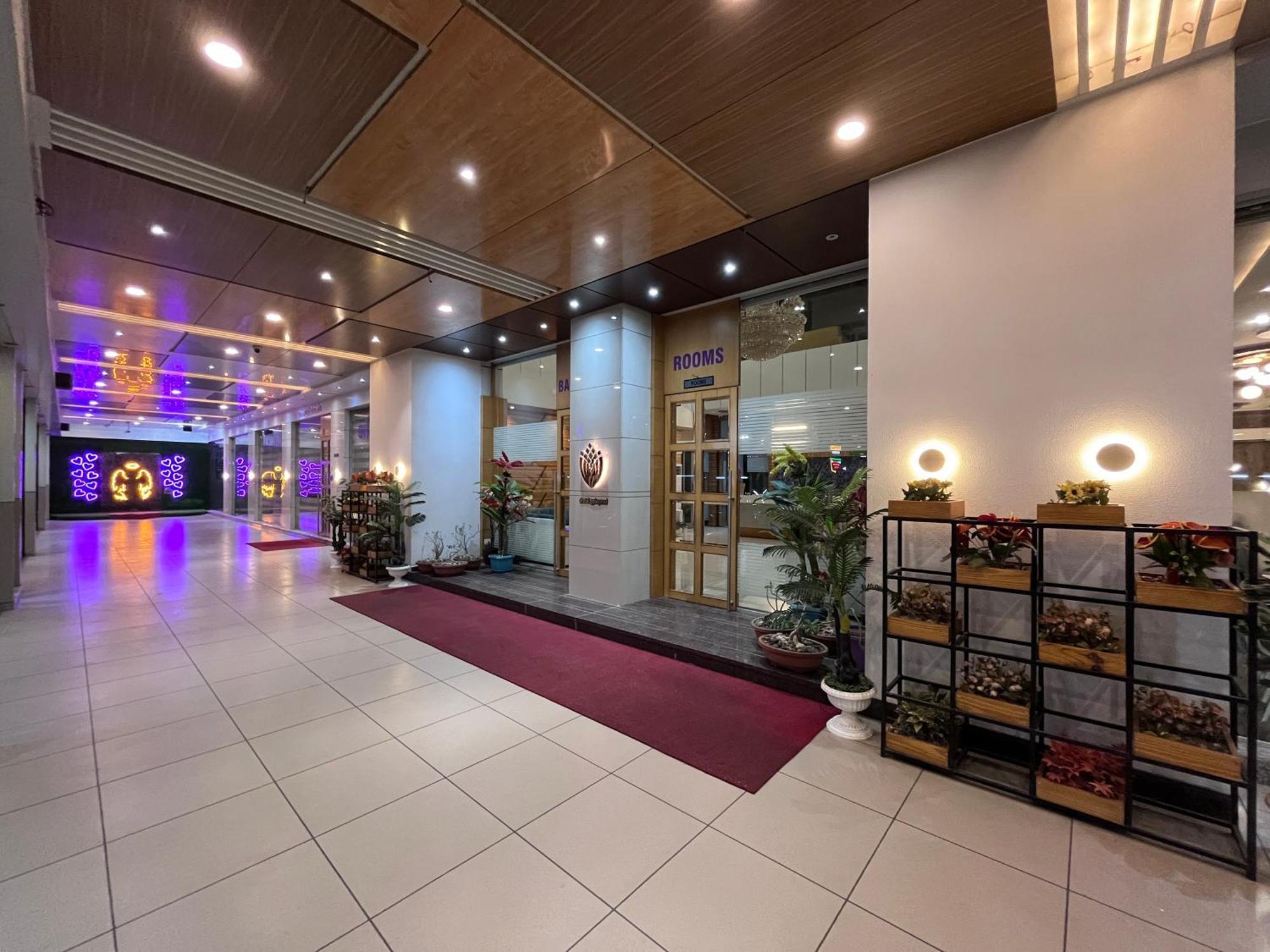 Hotel Grand Darshan Vadodara Dış mekan fotoğraf