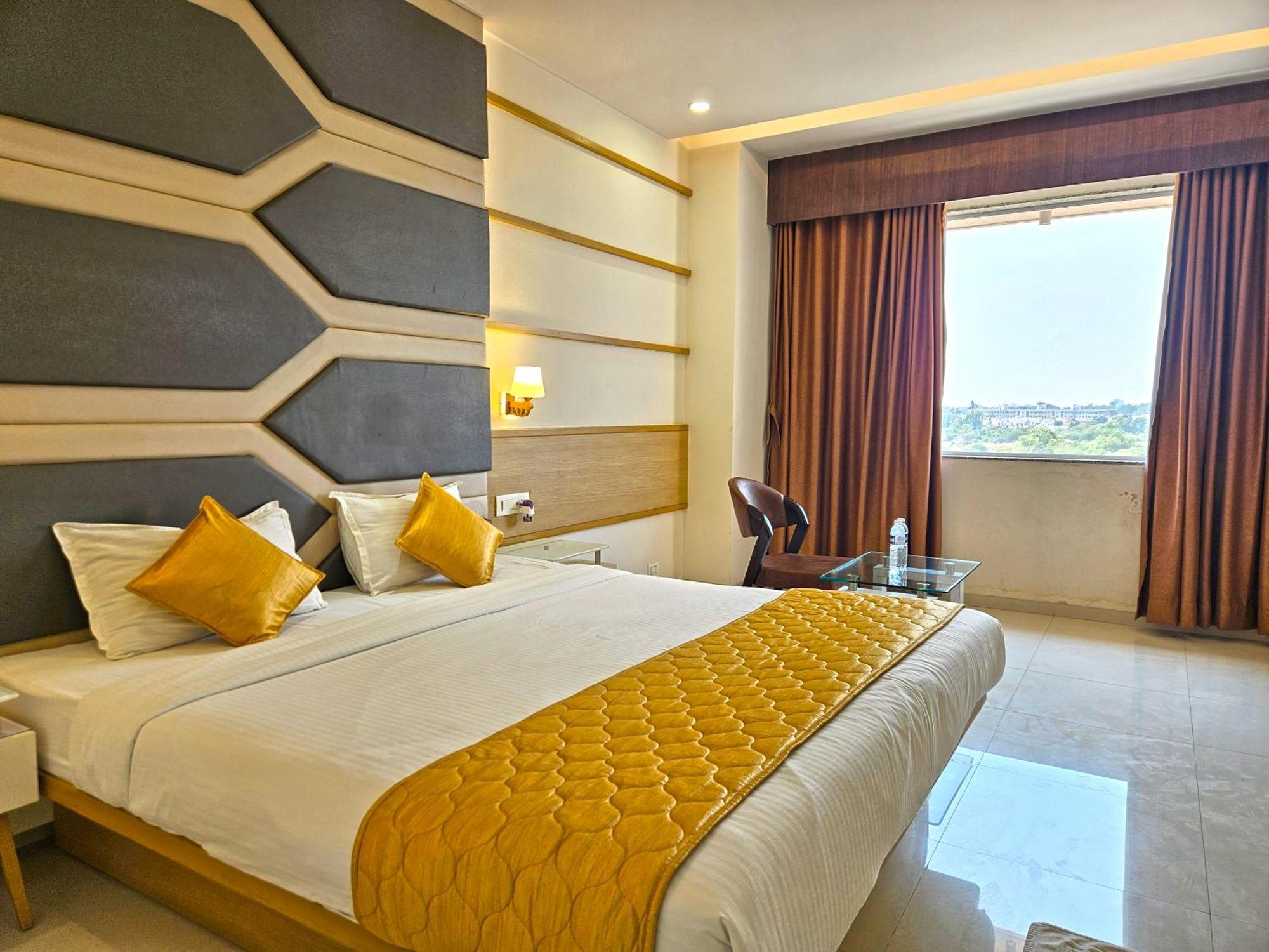 Hotel Grand Darshan Vadodara Dış mekan fotoğraf