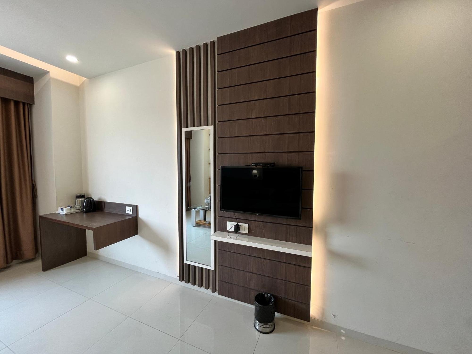 Hotel Grand Darshan Vadodara Dış mekan fotoğraf