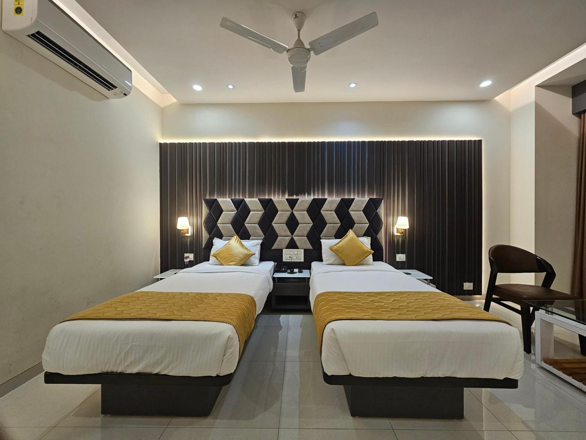 Hotel Grand Darshan Vadodara Dış mekan fotoğraf