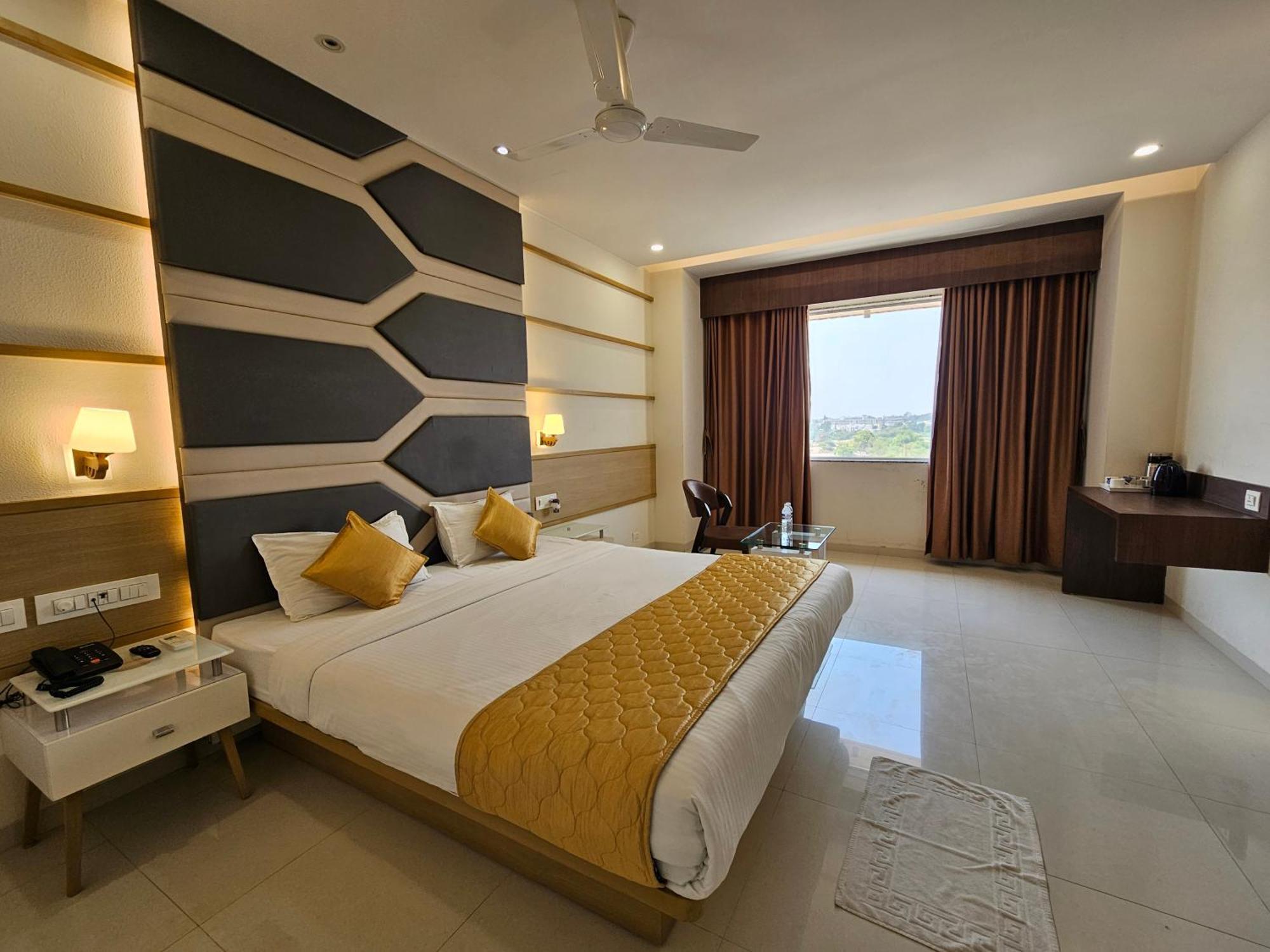 Hotel Grand Darshan Vadodara Dış mekan fotoğraf