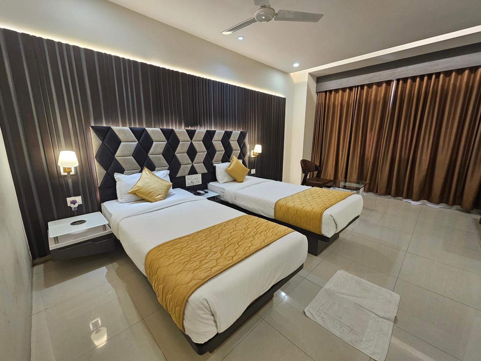 Hotel Grand Darshan Vadodara Dış mekan fotoğraf