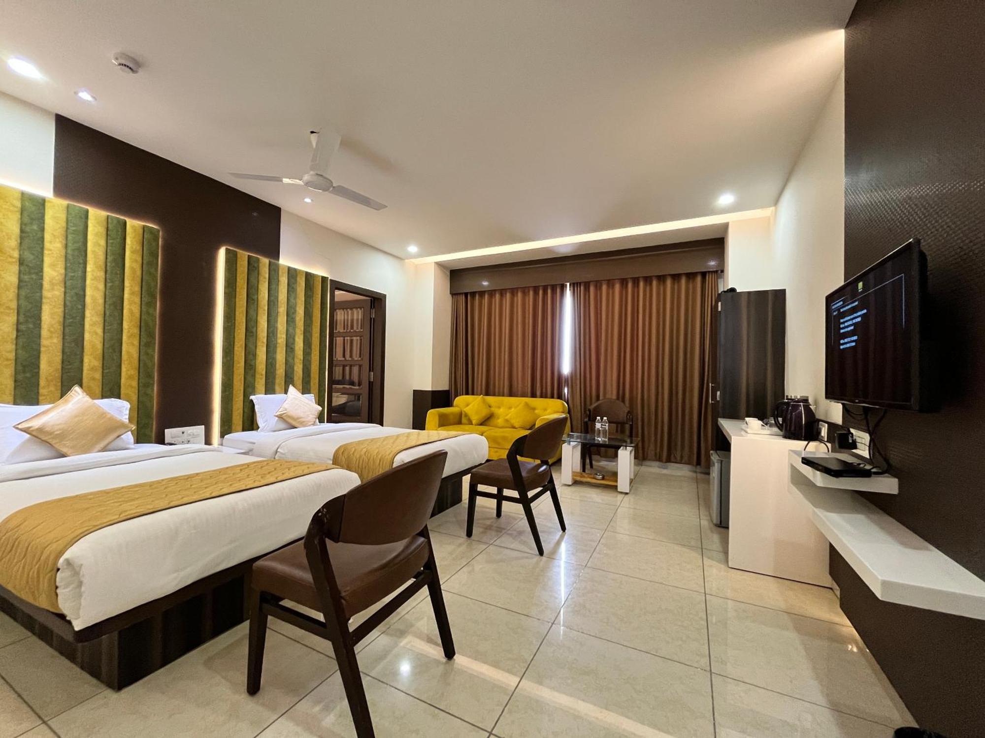 Hotel Grand Darshan Vadodara Dış mekan fotoğraf