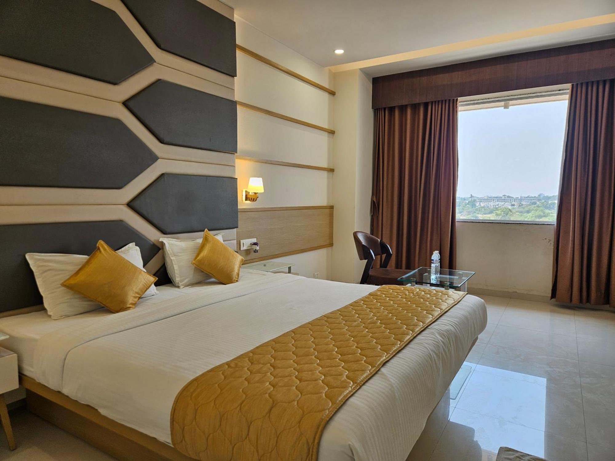 Hotel Grand Darshan Vadodara Dış mekan fotoğraf
