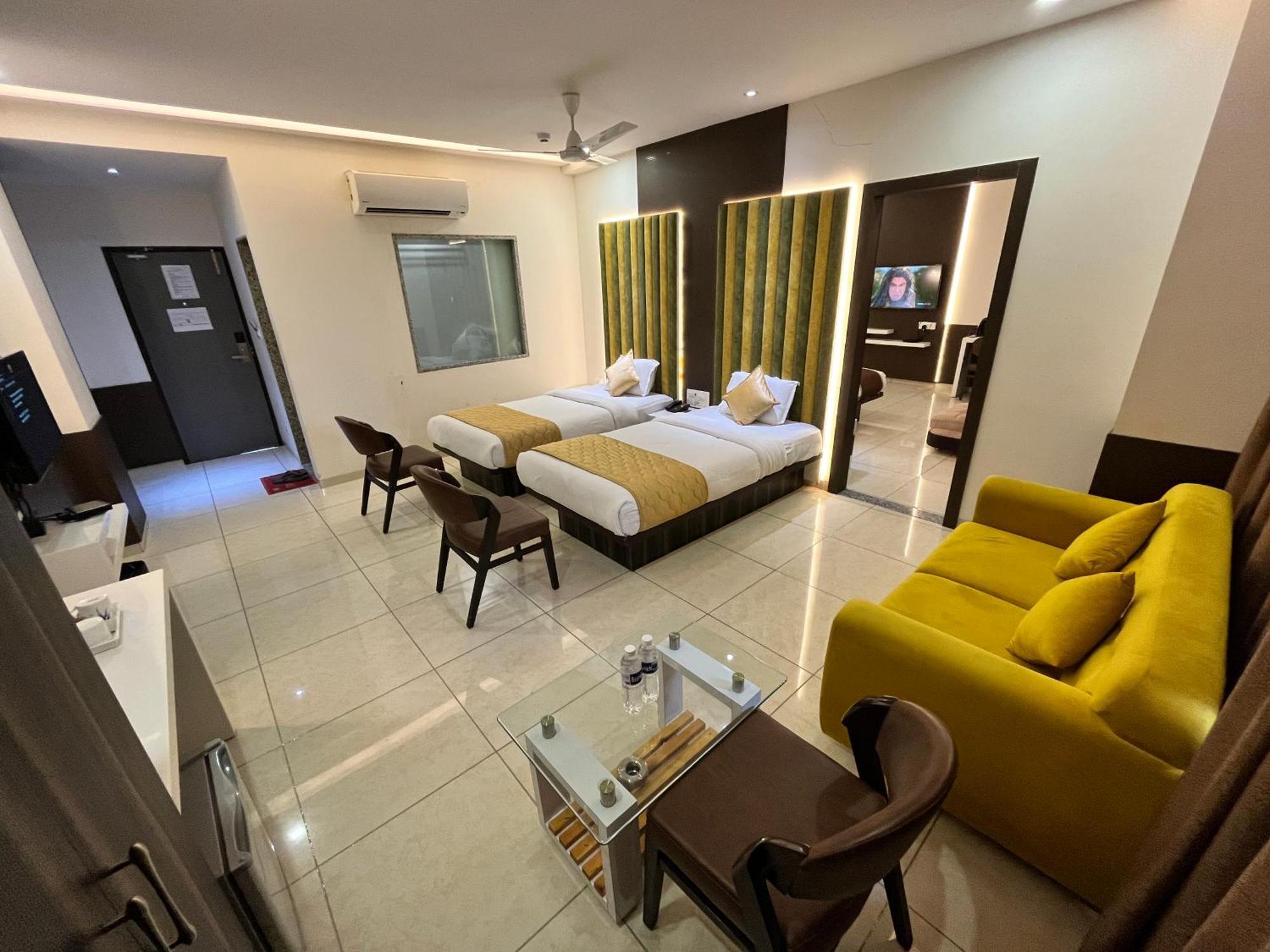 Hotel Grand Darshan Vadodara Dış mekan fotoğraf