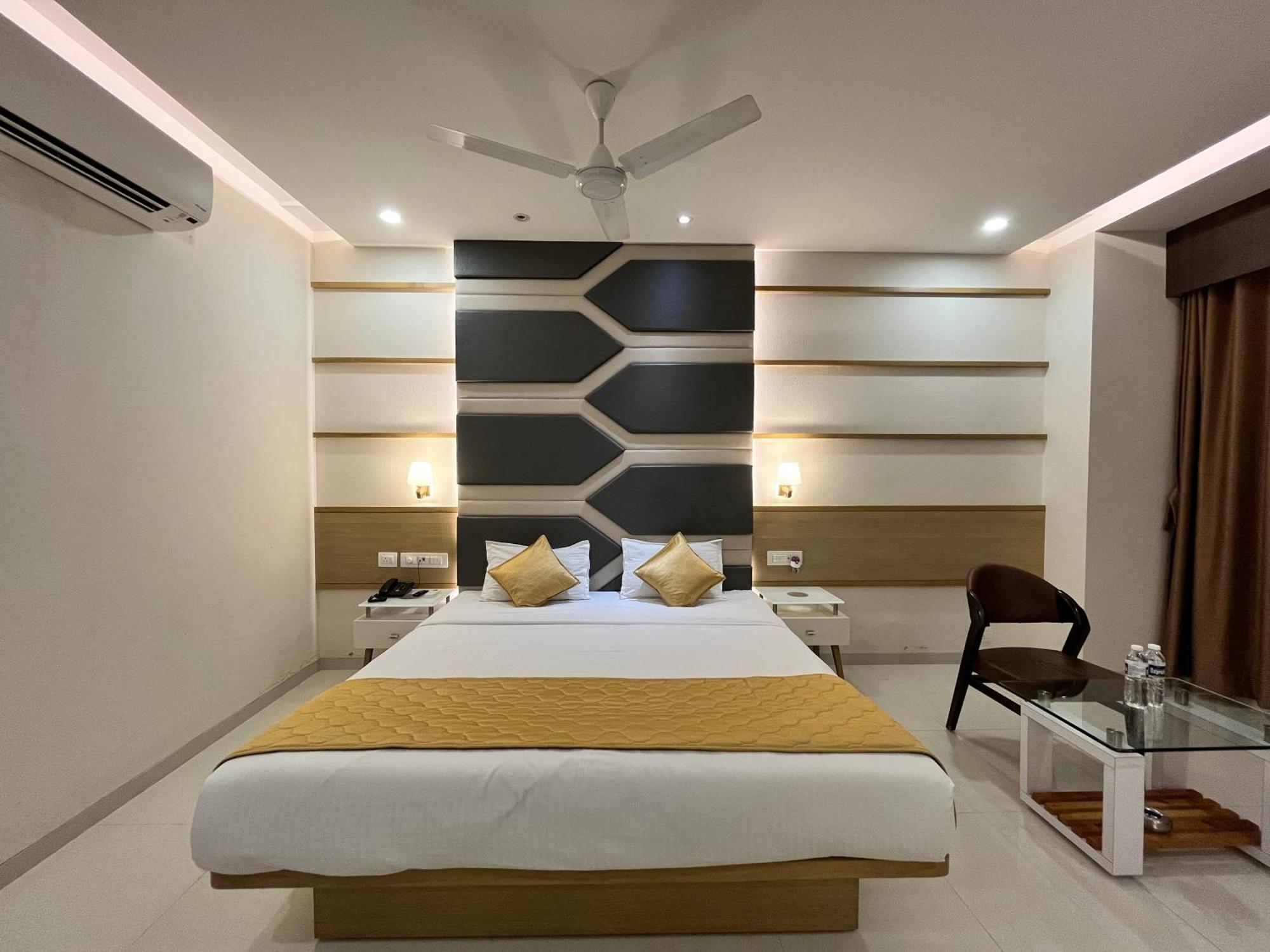 Hotel Grand Darshan Vadodara Dış mekan fotoğraf