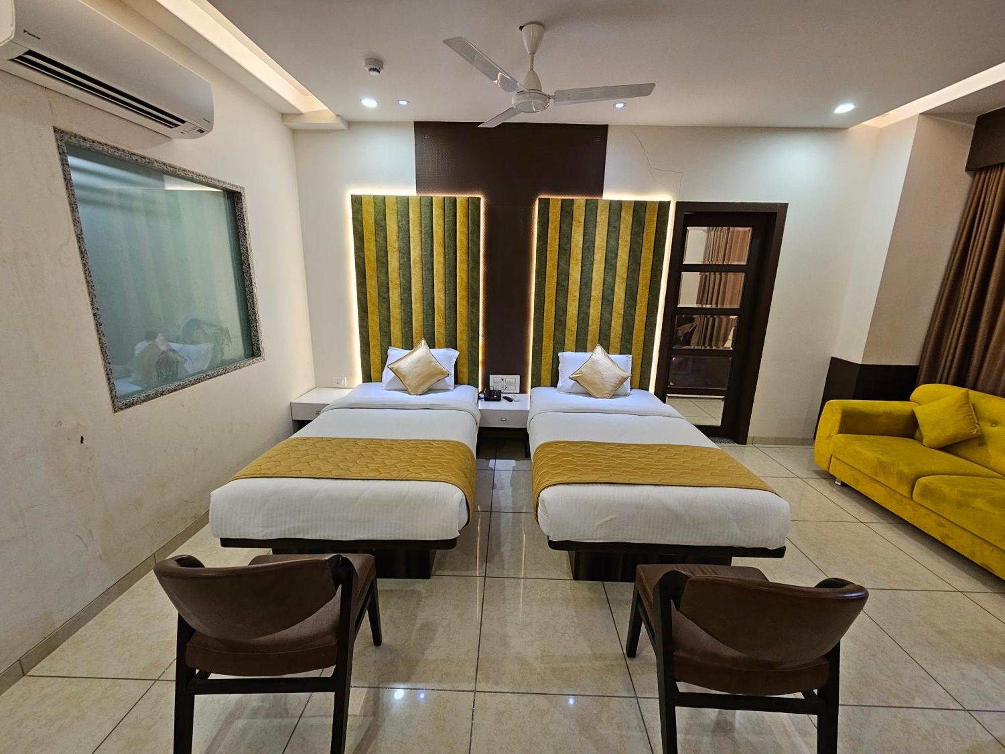 Hotel Grand Darshan Vadodara Dış mekan fotoğraf