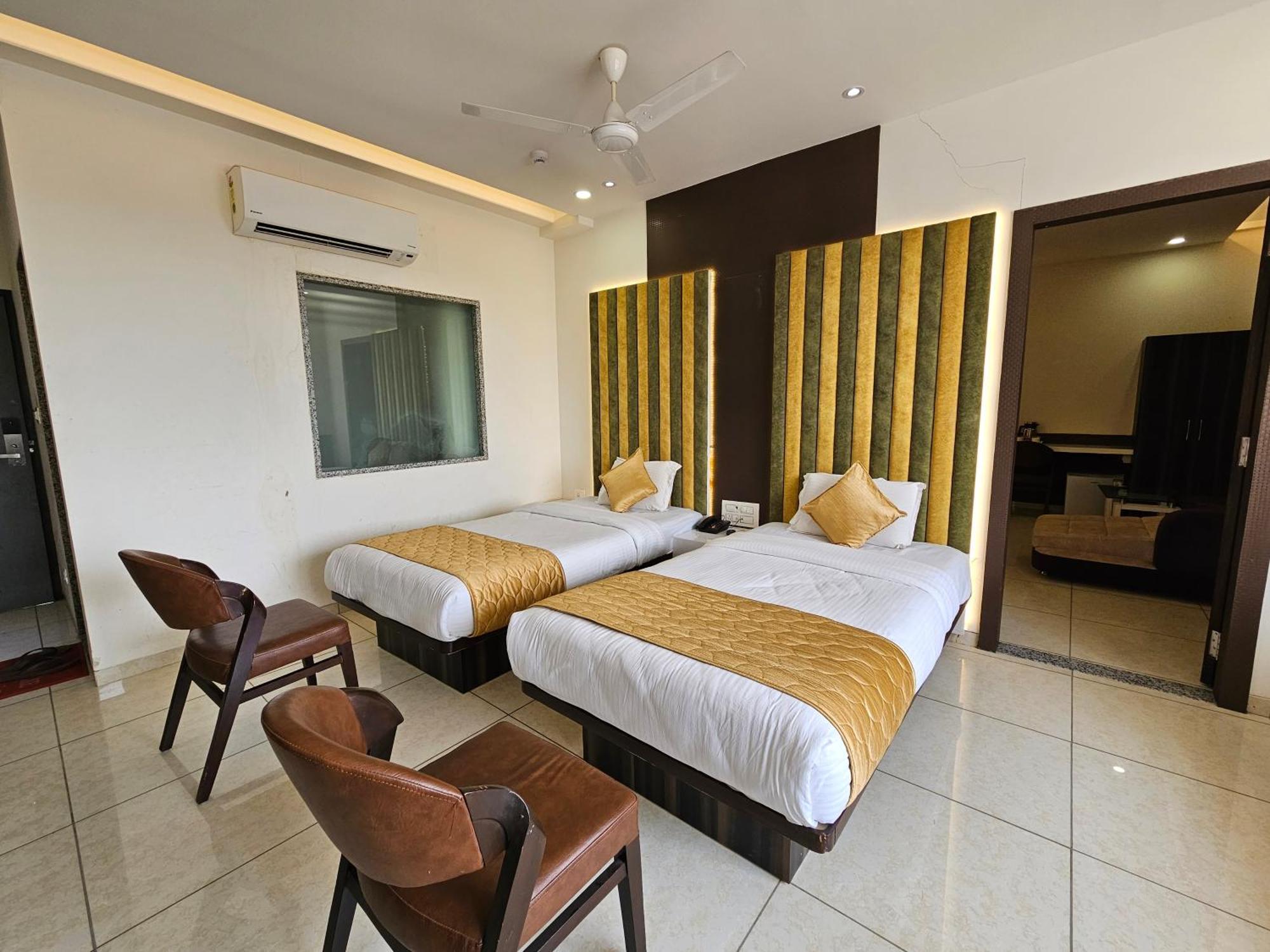 Hotel Grand Darshan Vadodara Dış mekan fotoğraf