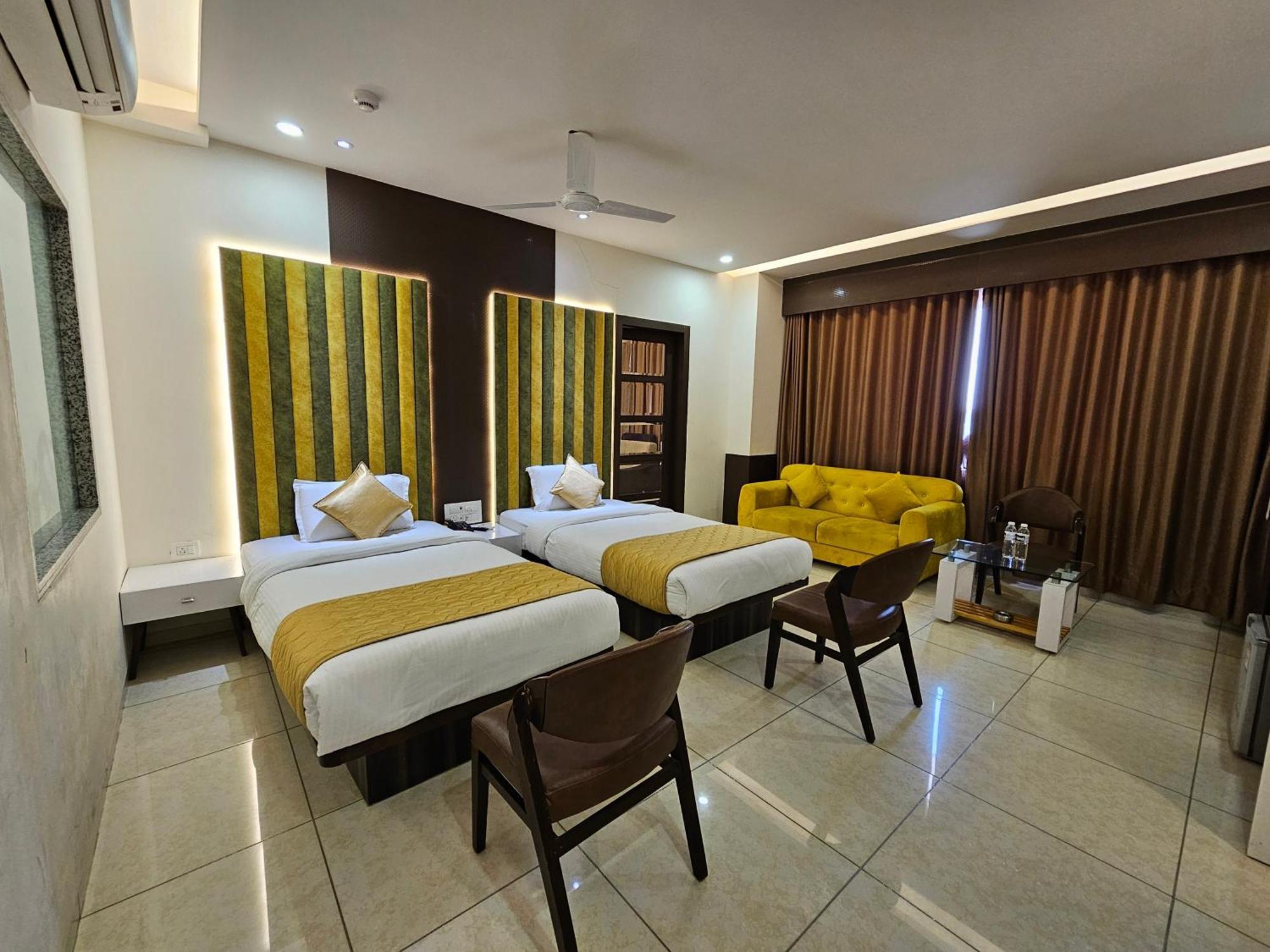 Hotel Grand Darshan Vadodara Dış mekan fotoğraf