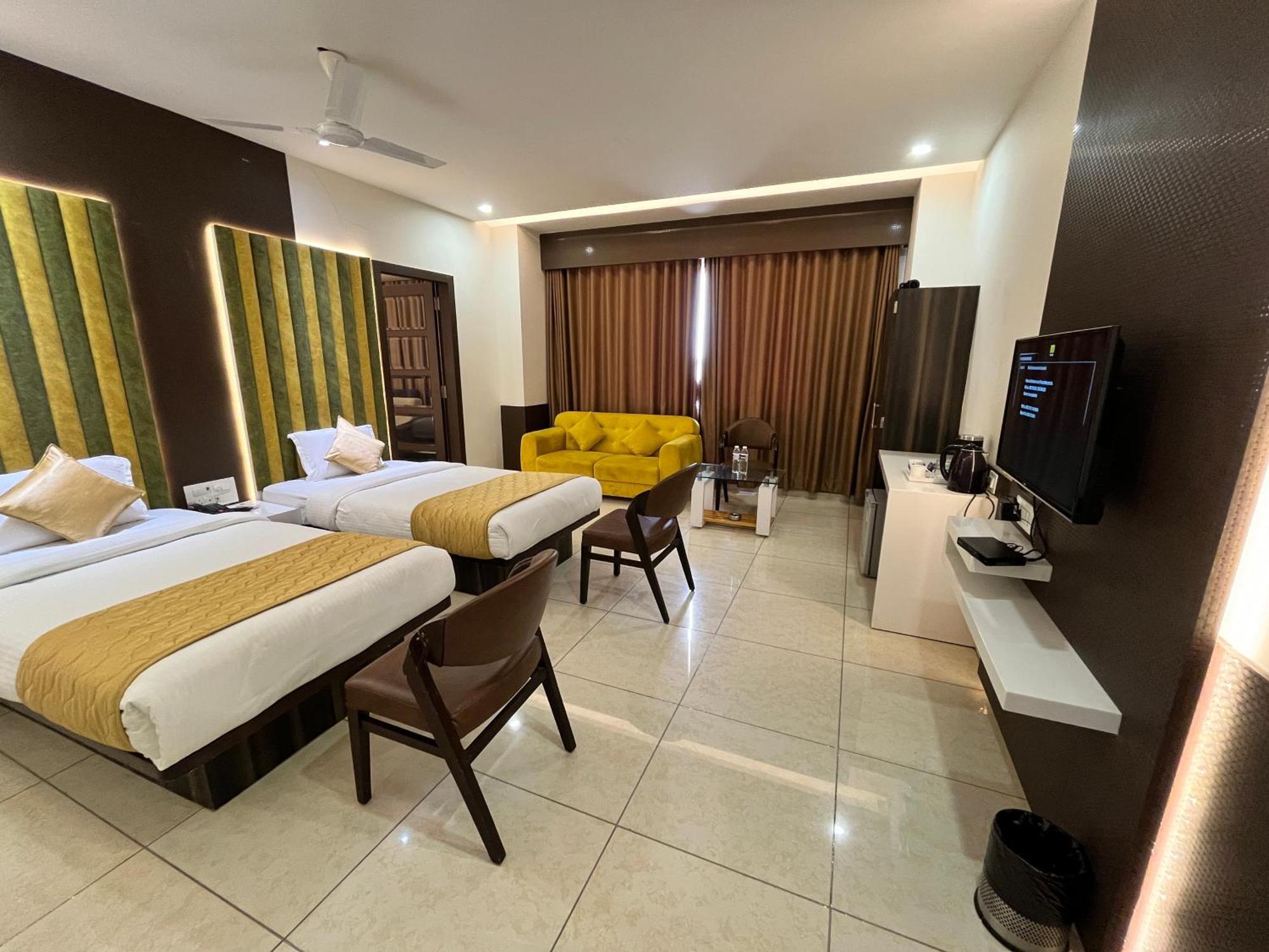 Hotel Grand Darshan Vadodara Dış mekan fotoğraf