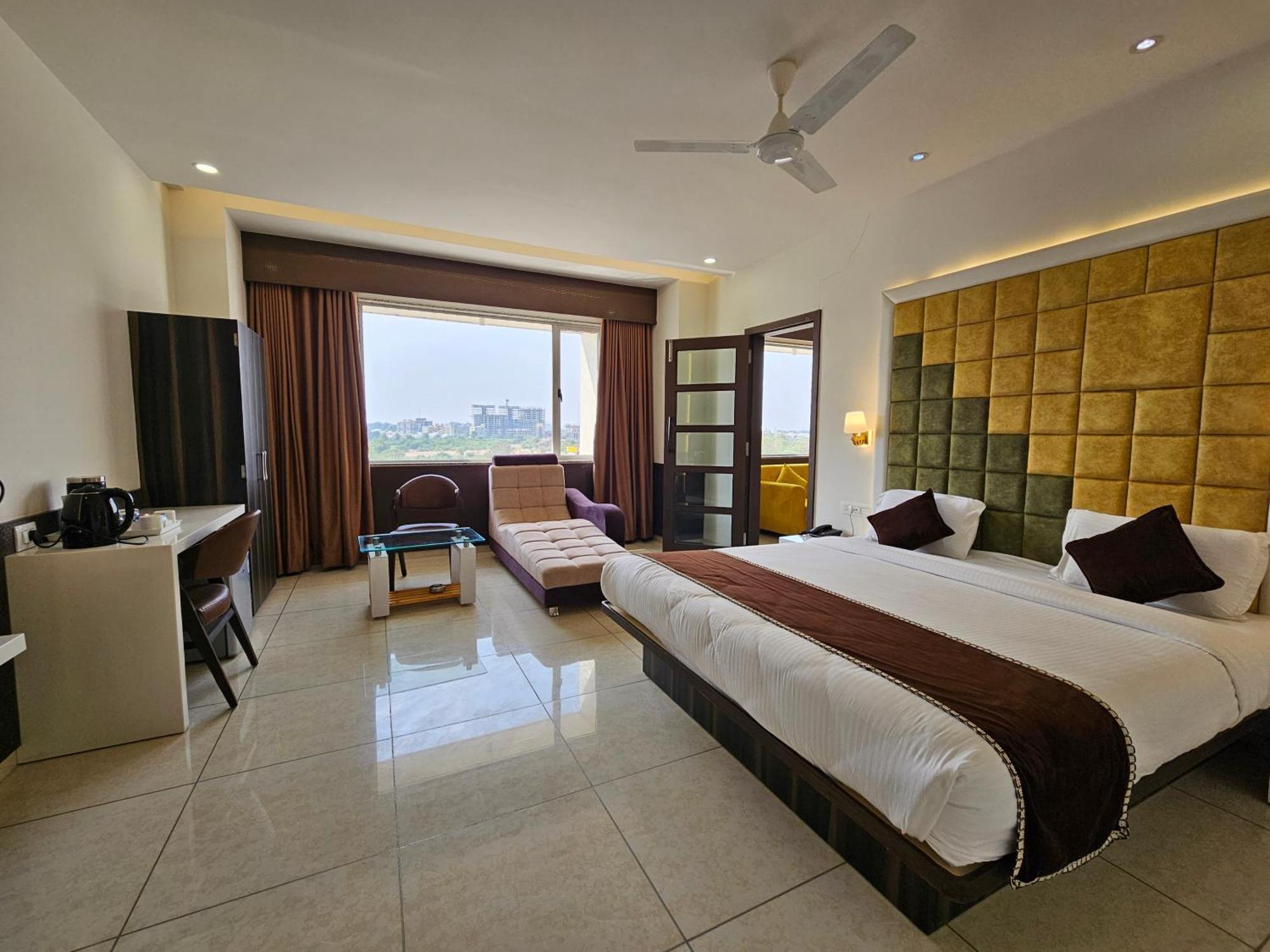 Hotel Grand Darshan Vadodara Dış mekan fotoğraf