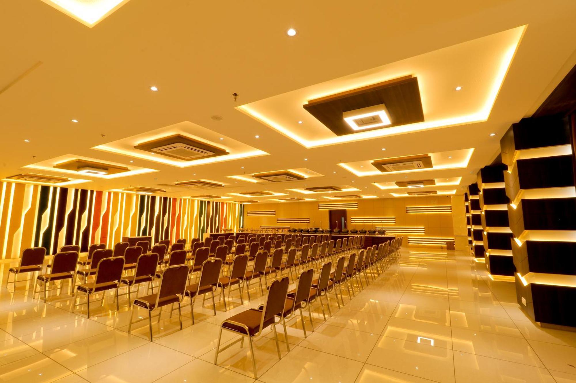 Hotel Grand Darshan Vadodara Dış mekan fotoğraf